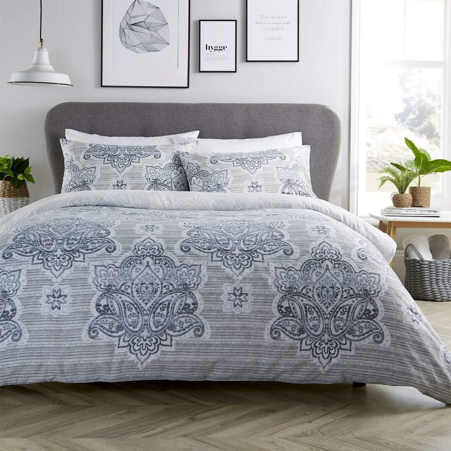 OLIVIA ROCCO Empire Duvet Set Reversible Luxurious Premium Cotton Rich With Vibrant Designs For Single Double And King Beds